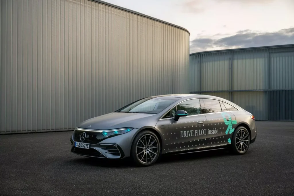 mercedes-luces-turquesa-drive-pilot-1